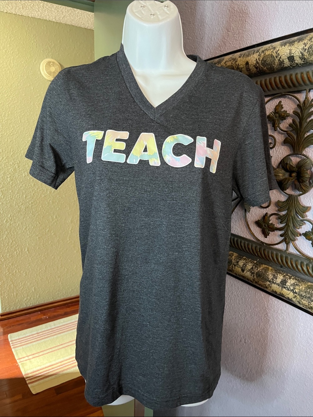 Bella Canvas Teacher Tee SS-“Teach” ”Size S grey